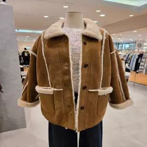 [에이지도르] ALFIWIJ236 양털 배색 스웨이드 무스탕 자켓