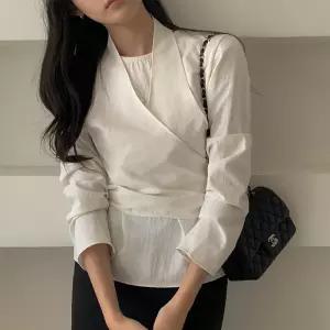 [코코블랑] 홀터 레이어드 랩 블라우스