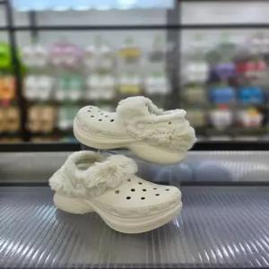 [크록스]여성 키높이 포근한 털 베이 라인드 클로그 211753-160/애플아울렛