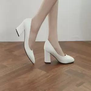 기본 심플 여자 뾰족코 키높이 미들힐 통굽