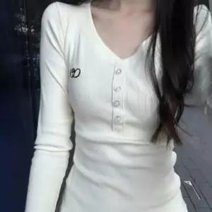 [하프클럽/]여성 사이드버튼 페미닌 랩 골지 V넥 니트