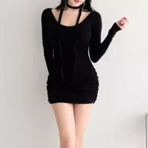 [하프클럽/]여성 무지 컬러 넥라인 셔링 오프숄더 미니 원피스