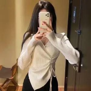 [하프클럽/]이지 소프트 주름 랩스타일 V라인 스트랩핏감좋은 니트탑