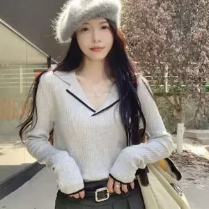 [하프클럽/]V라인 베이직 넥카라 스트라이프짜임울탑