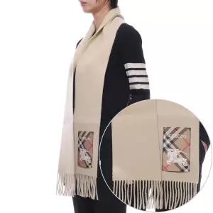 [버버리] 25FW 여성 EKD 캐시미어 머플러 (8103995 NUTMEG W 25F)