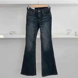 [다잇템] 여성 백포켓 슬림 나팔 나염 보온 데님바지