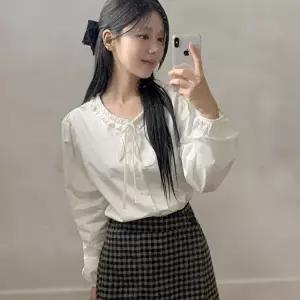 [옷자락]여성 넥라인 프릴 리본 매듭 소매 볼륨 블라우스