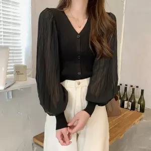 로하이 브이넥 블라우스