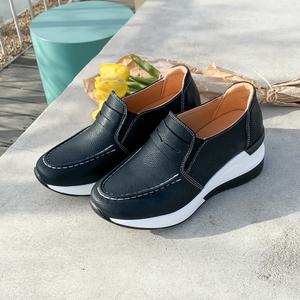 제이슈 천연소가죽 라인연출 통굽 슬립온 6.5cm