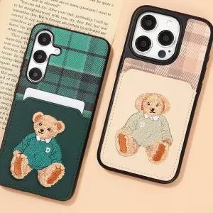 [디자인스킨](김해점)(갤럭시S25시리즈) 자수 포켓 바타입(클래식)-그린/베어[ITM38879]-갤럭시S25,플러...