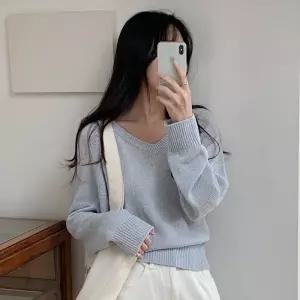 [코코블랑] 모렐 브이넥 부클니트