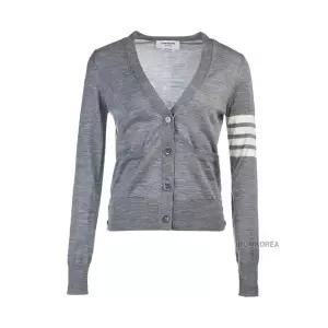 [롯데백화점]톰브라운 FW25 여성 울 4바 브이넥 가디건 FKC334A Y1014 055