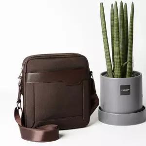 중년 남성 여행 크로스백 출근 외출 소지품 가방