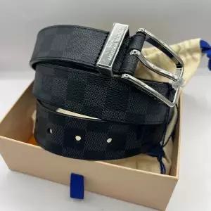 [LOUIS VUITTON]25SS 루이비통 퐁뇌프 35MM 남성 벨트 다미에 M8200T