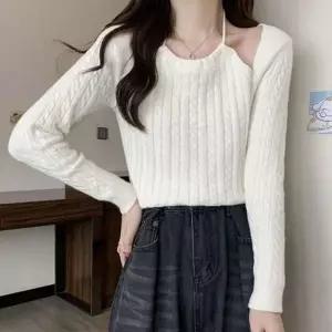 [하프클럽/]걸스 소프트터치 뜨개탑 홀터넥 어깨 슬릿디테일 숏아우터 니트