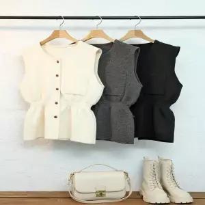 [신세계라이브쇼핑][옷자락] 여자 허리밴딩 포켓 라운드 버튼 무지 이너 니트조끼