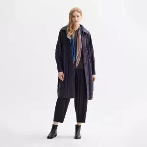 [롯데백화점]플리츠미 시그니처 커브 라인 퀼팅 롱 코트_EPJKW225080