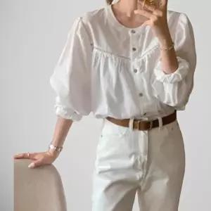 [신상오픈런]|CCH41F8|여성 퍼프 슬리브 노카라 펀칭 디테일 긴팔 블라우스