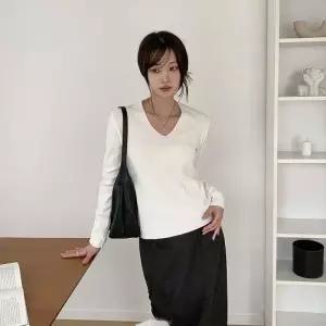 [다잇템] 여자 민무늬 티셔츠 슬림핏 골지 V넥 니트_23961652_588872