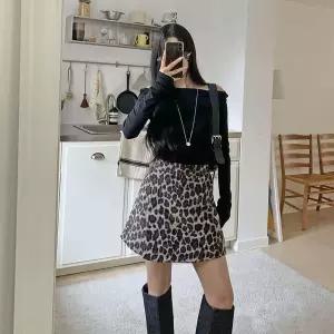 [하프클럽/]여성 앙고라 레오파드 패턴 A라인 슬림 스커트