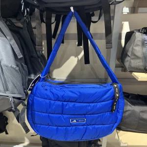 국내매장 아디다스x문부츠 콜라보 삼선 퀼팅 쇼퍼 백 크로스백 보부상가방 구름백 JE1946