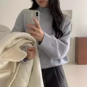 [코코블랑] 소프트 루즈핏 반목 울 니트