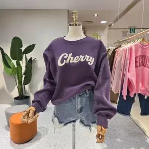 C25L7FTS023_부클 체리레터링 기모맨투맨