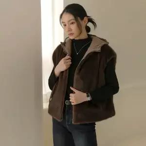 [하프클럽/]나폰 리버시블 후드 밍크 베스트