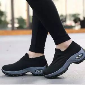 트레킹화 하이킹화 워킹화 니트 블랙 여자 운동화 스