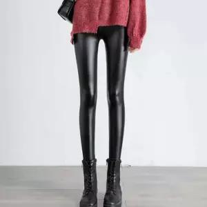 여성 겨울 외출 패션 시크 올 블랙 기모 가죽 레깅스