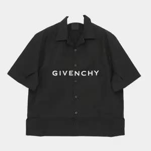 지방시 로고 포플린 하와이안 남성 반팔 셔츠 BM60T51YC8 001