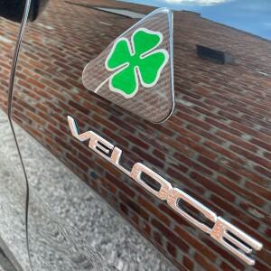 펜더 장식 스티커 Alfa Romoe Giulia Stelvio 외부 액세서리 용 Four Leafs Clover 탄소 스타일 에폭시 자