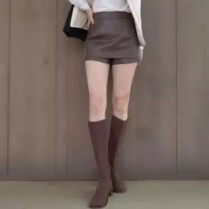 [하프클럽/]여성 레더 미니 스커트 A라인 속바지 유니크 디자인