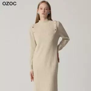 오조크 숄더 버튼 디테일 모크넥 니트 원피스