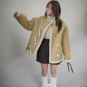 [하프클럽/]여성용 양면 후리스 무스탕 자켓 떡볶이 단추 포인트 스타일