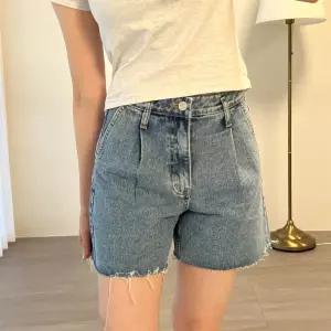 여자 여름 핀턱 2컬러 데님 데미지 청 반바지