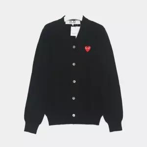 꼼데가르송 플레이 하트패치로고 울 V넥 남성 가디건 AX N008 051 1