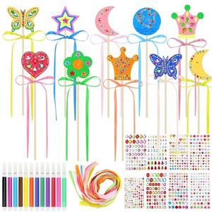[미국배송] 사야야 154PCS 용 DIY 요정 지팡이 공예 키트 7가지 스타일 미완성 나무 공주 보석 스티커 8개 컬러 리본 및 펜 12개 생일 축하를 위한 마법 파티 용품 활동
