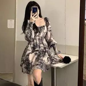 [하프클럽/셀러허브_여성트랜드패션]프릴 꽃패턴 포인트 미니 원피스