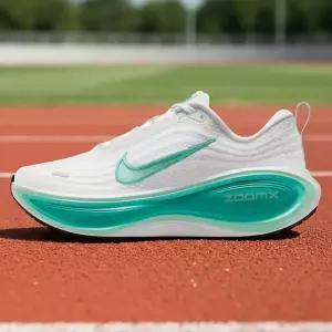 나이키 보메로 플러스 여성 로드 러닝화 HV8154-100