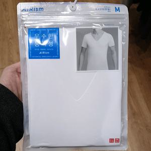 유니클로 에어리즘 메쉬 V넥 티셔츠 남성반팔