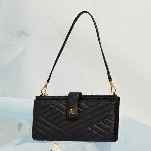 [닥스](센텀시티점)DCWA0F215BK [CARLISLE]블랙 칼라일 엠보 가죽 골드DD 다기종 핸드폰 월릿백