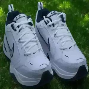 나이키 에어모나크 화이트 런닝화 헬스화 남자운동화 나이키 운동화  415445-102