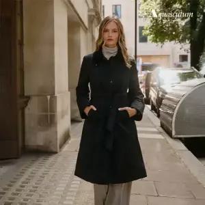 아쿠아스큐텀 25FW 여성 헝가리구스 발마칸 다운코트