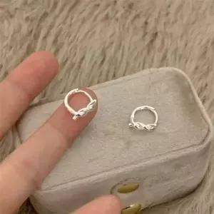 [골드스마일]리본 기본 실버 귀걸이 원터치 모던 피어싱 데일리 포