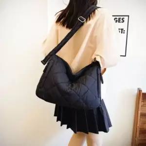 패딩가방 퀼팅가방 빅사이즈 부드러운 부드러운가방 겨울가방 크로스백