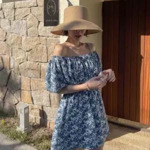 여성 숄더 캐주얼룩 플라워 페미닌룩 블루밍 점프수 데일리룩 데이트룩 의류 오프