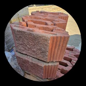 보강토 옹벽블록 650x300x300 레드 1파렛트 - 보강토 담장석 바닥돌 디딤돌 디딤석 방음벽 호안 법면 울타리 받침돌 받침석 옹벽 축대 석축 땅 토지 면적확보