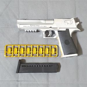 탄피배출 반자동 권총 데저트 이글 Desert Eagle