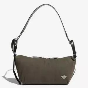 [그랜드스테이지] ADIDAS W BELTED SHLDR 아디다스 W 벨티드 숄더백 KT0864